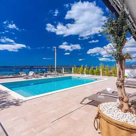 Luxurius Aria With Heated 45sqm Pool, Jacuzzi And Seaview