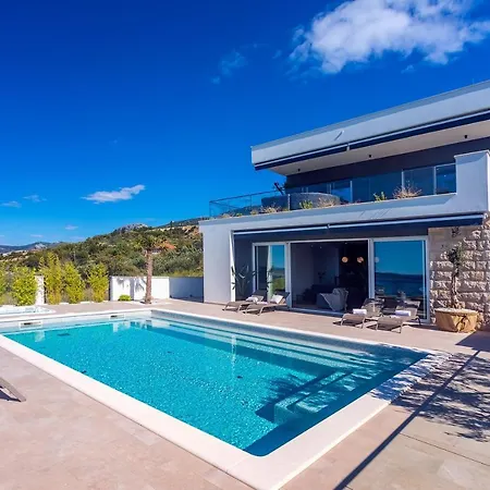 Villa Luxurius Aria With Heated 45sqm Pool, Jacuzzi And Seaview Kaštela