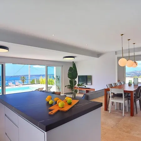 Villa Luxurius Aria With Heated 45sqm Pool, Jacuzzi And Seaview *