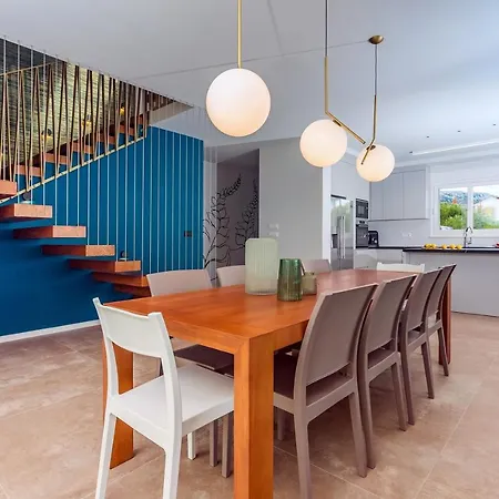 Luxurius Aria With Heated 45sqm Pool, Jacuzzi And Seaview Villa