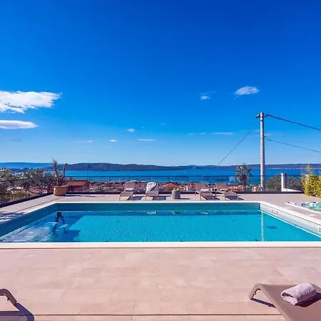 Luxurius Aria With Heated 45sqm Pool, Jacuzzi And Seaview Villa *