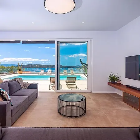 Luxurius Aria With Heated 45sqm Pool, Jacuzzi And Seaview Villa