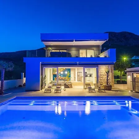 Luxurius Aria With Heated 45sqm Pool, Jacuzzi And Seaview *