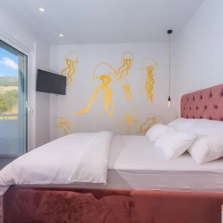 Villa Luxurius Aria With Heated 45sqm Pool, Jacuzzi And Seaview *