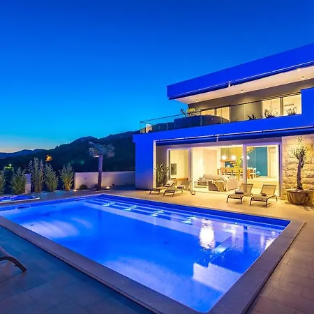 Luxurius Aria With Heated 45sqm Pool, Jacuzzi And Seaview Villa
