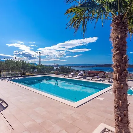 Villa Luxurius Aria With Heated 45sqm Pool, Jacuzzi And Seaview *