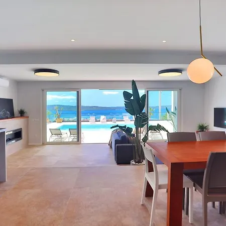 Luxurius Aria With Heated 45sqm Pool, Jacuzzi And Seaview