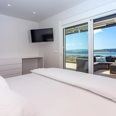 Villa Luxurius Aria With Heated 45sqm Pool, Jacuzzi And Seaview Kaštela