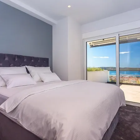 Luxurius Aria With Heated 45sqm Pool, Jacuzzi And Seaview Villa *