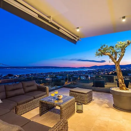 Luxurius Aria With Heated 45sqm Pool, Jacuzzi And Seaview *