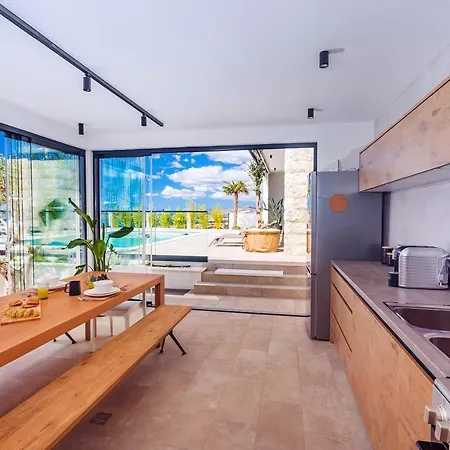 Luxurius Aria With Heated 45sqm Pool, Jacuzzi And Seaview