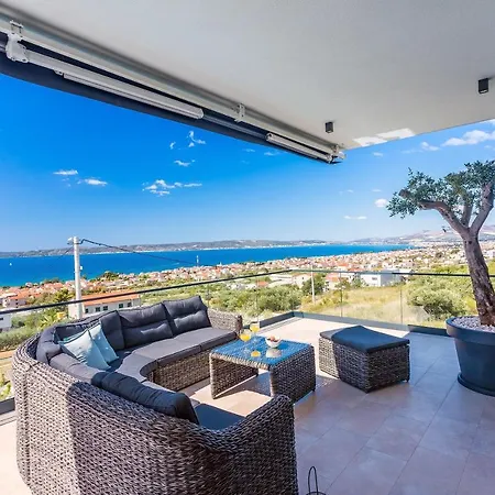 Villa Luxurius Aria With Heated 45sqm Pool, Jacuzzi And Seaview Kaštela