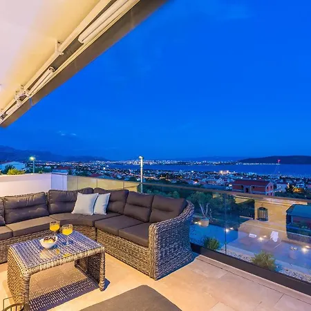 Luxurius Aria With Heated 45sqm Pool, Jacuzzi And Seaview Villa *