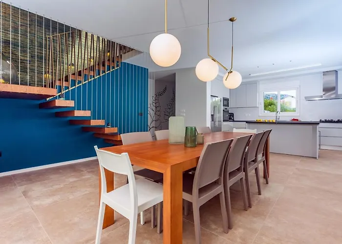 Luxurius Aria With Heated 45sqm Pool, Jacuzzi And Seaview וילה