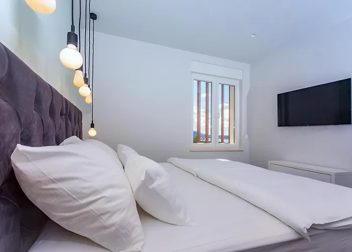 Luxurius Aria With Heated 45sqm Pool, Jacuzzi And Seaview וילה