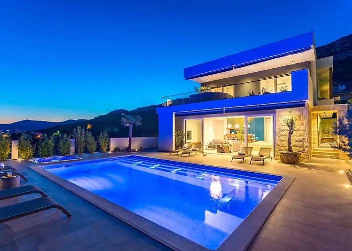 Luxurius Aria With Heated 45sqm Pool, Jacuzzi And Seaview וילה