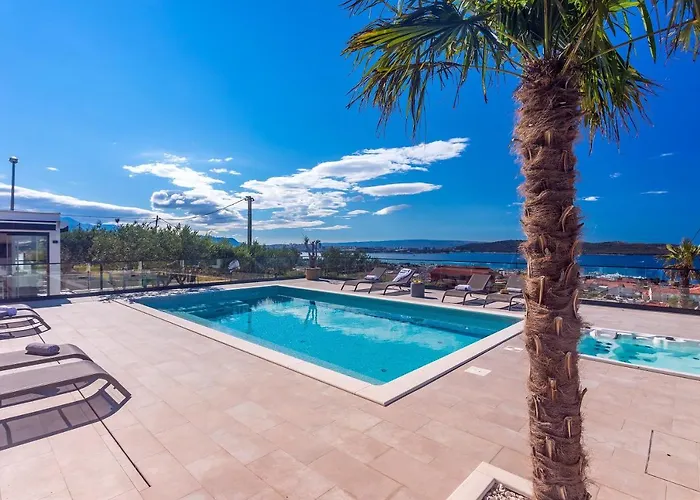 וילה Luxurius Aria With Heated 45sqm Pool, Jacuzzi And Seaview *