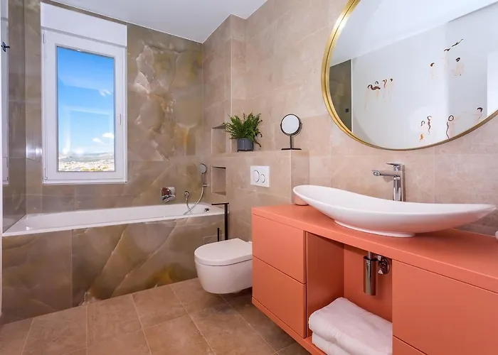 Luxurius Aria With Heated 45sqm Pool, Jacuzzi And Seaview