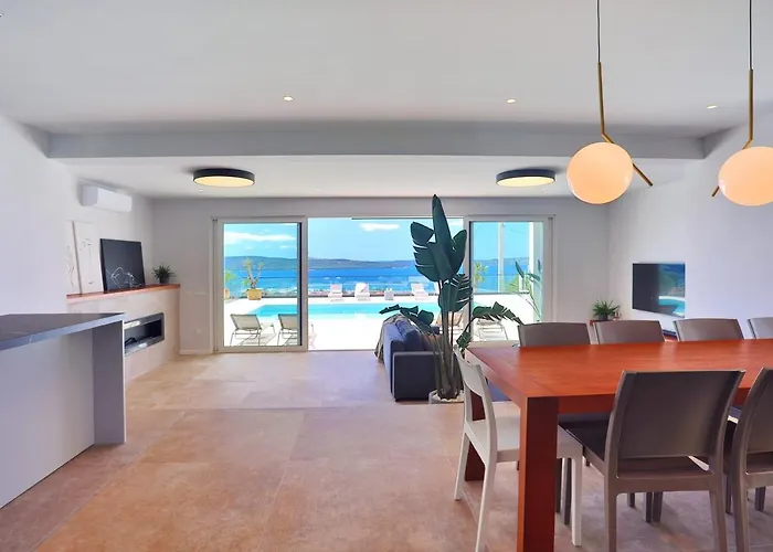 Luxurius Aria With Heated 45sqm Pool, Jacuzzi And Seaview