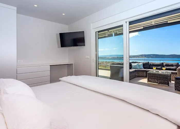 וילה Luxurius Aria With Heated 45sqm Pool, Jacuzzi And Seaview Kaštela