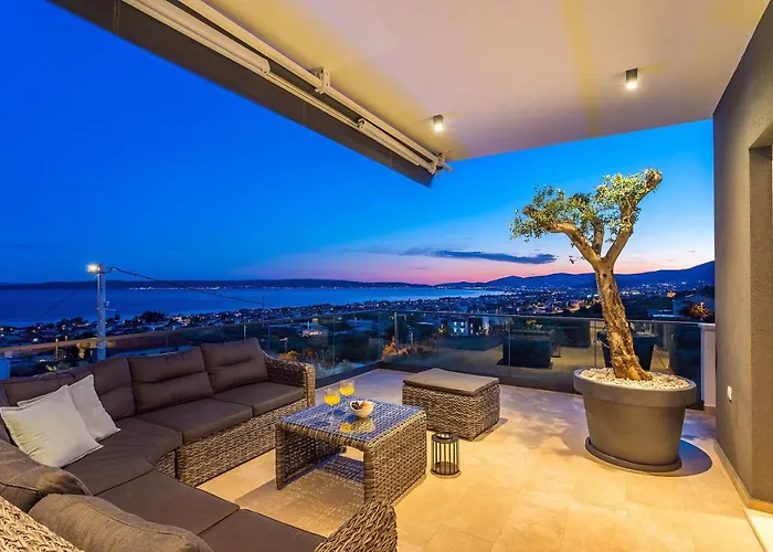 Luxurius Aria With Heated 45sqm Pool, Jacuzzi And Seaview *