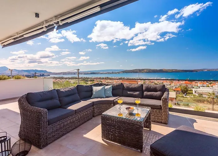וילה Luxurius Aria With Heated 45sqm Pool, Jacuzzi And Seaview Kaštela