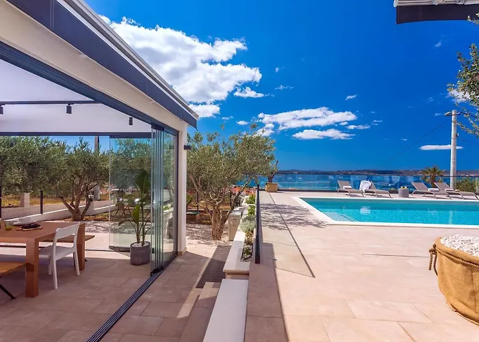 Luxurius Aria With Heated 45sqm Pool, Jacuzzi And Seaview *