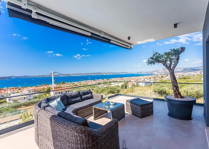 וילה Luxurius Aria With Heated 45sqm Pool, Jacuzzi And Seaview Kaštela